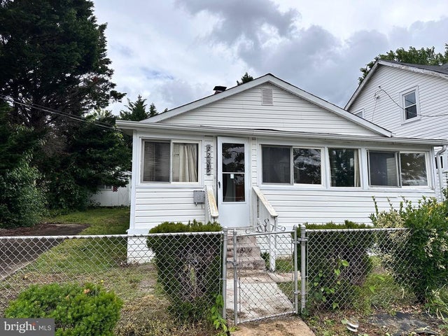 2233 N Dinwiddie St, Arlington