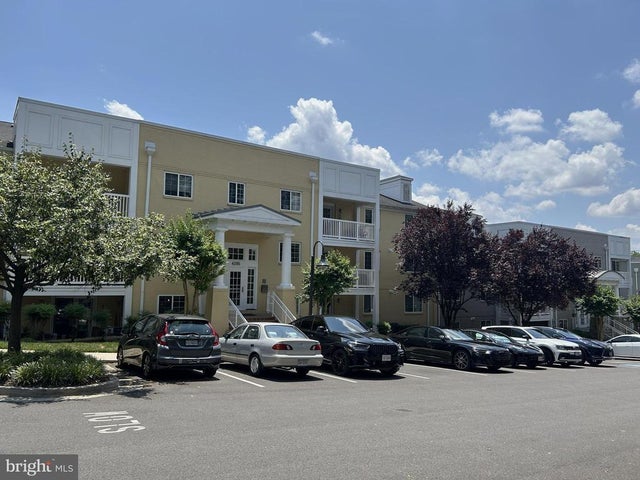 4195 S Four Mile Run Dr #203, Arlington