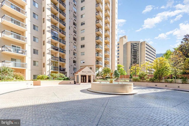 1211 S Eads St #307, ARLINGTON