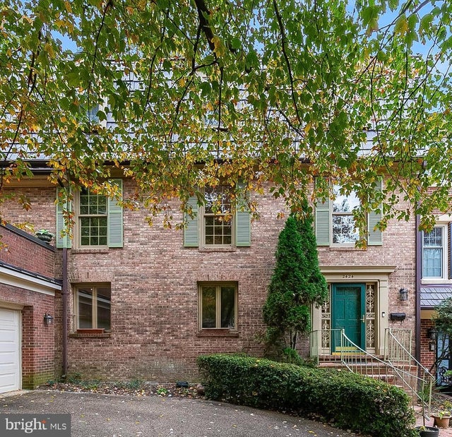 2424 S Queen St, Arlington