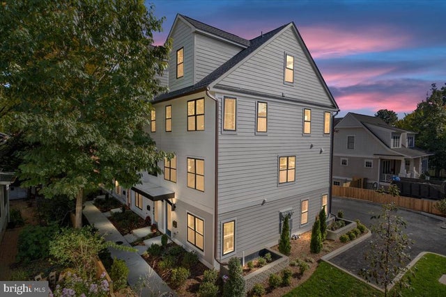 909 N Irving St, ARLINGTON