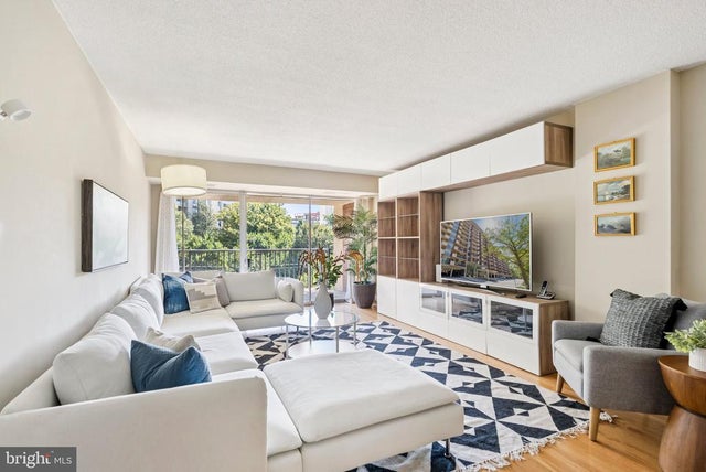 1300 Army Navy Dr #514, Arlington