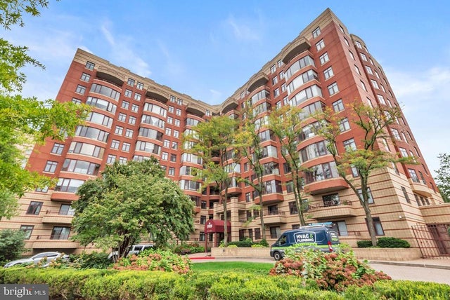 2400 Clarendon Blvd #212, Arlington