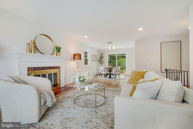 2566 Military Rd, Arlington