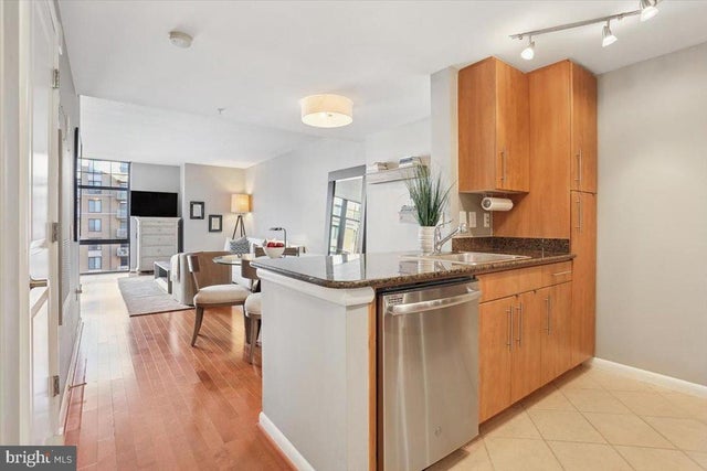 1021 N Garfield St #806, Arlington