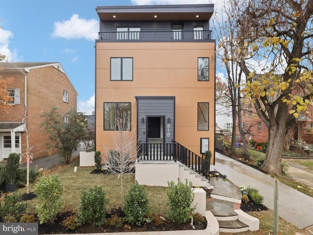 818 N Edgewood St, Arlington