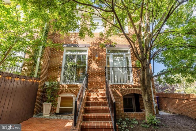 1055 N Stafford St, ARLINGTON