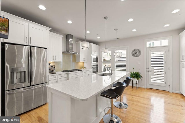 1137 S Monroe St S, Arlington