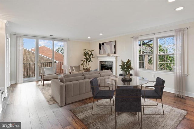 945 S Scott St, Arlington