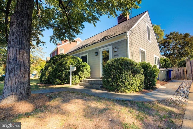 1683 N Longfellow St, Arlington