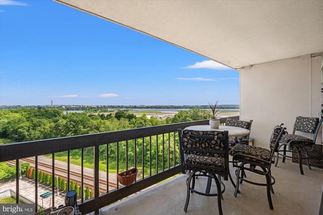 1805 Crystal Dr #1011s, ARLINGTON