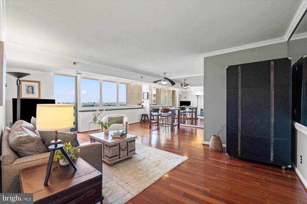 1805 Crystal Dr #1011s, ARLINGTON