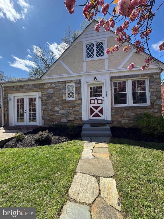 862 N Abingdon St, Arlington