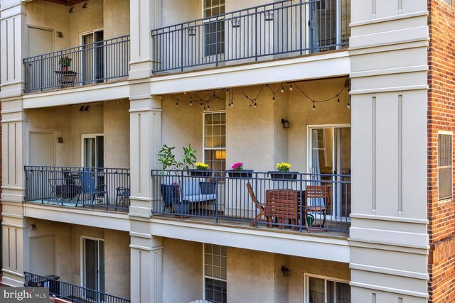 2330 14th St N #205, Arlington