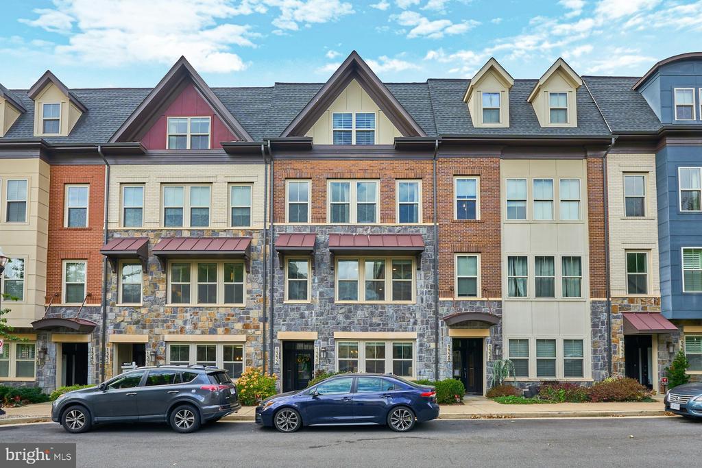 1330 S Quinn St, ARLINGTON