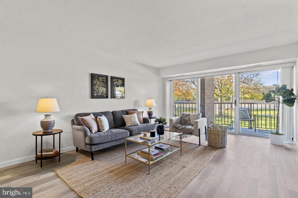 1300 Army Navy Dr #104, ARLINGTON