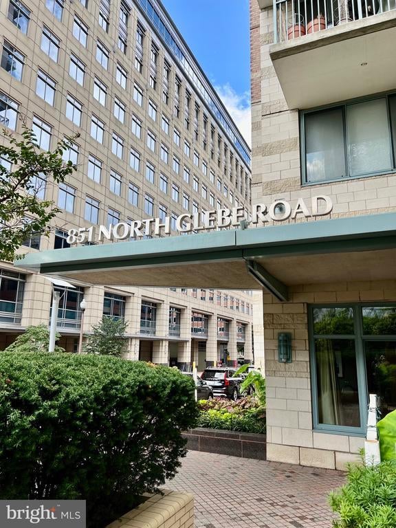 851 N Glebe Rd #604, Arlington