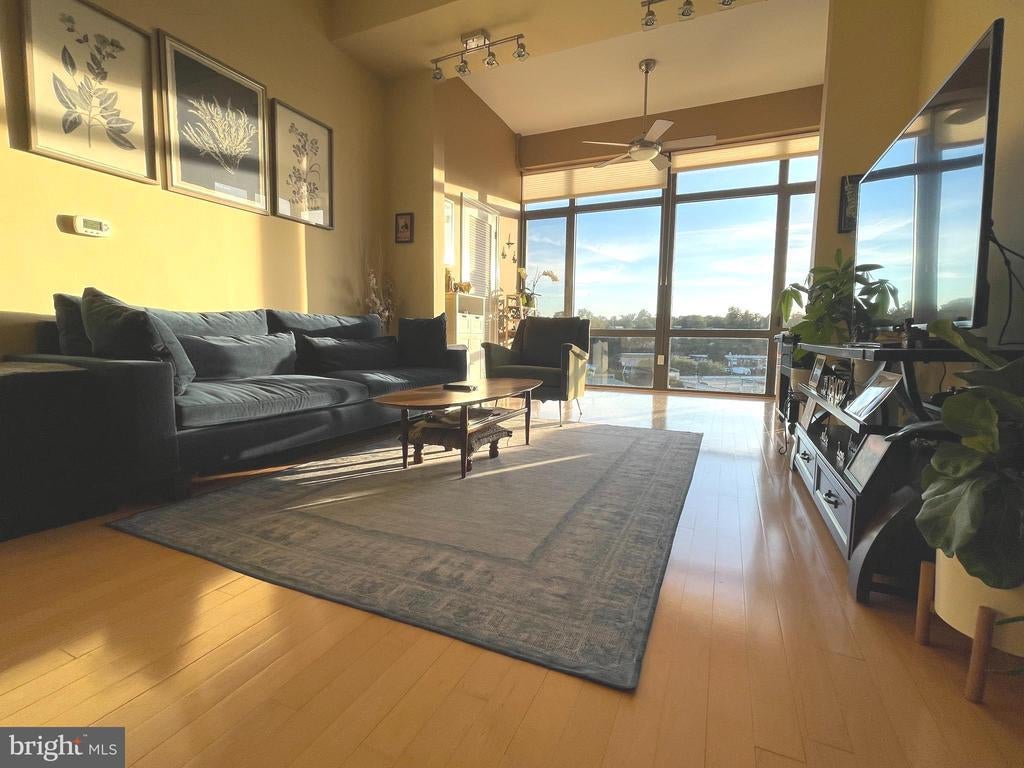 2720 S Arlington Mill Dr #1107, ARLINGTON