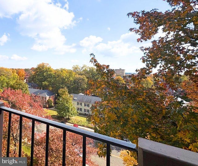 4141 N Henderson Rd #702, Arlington