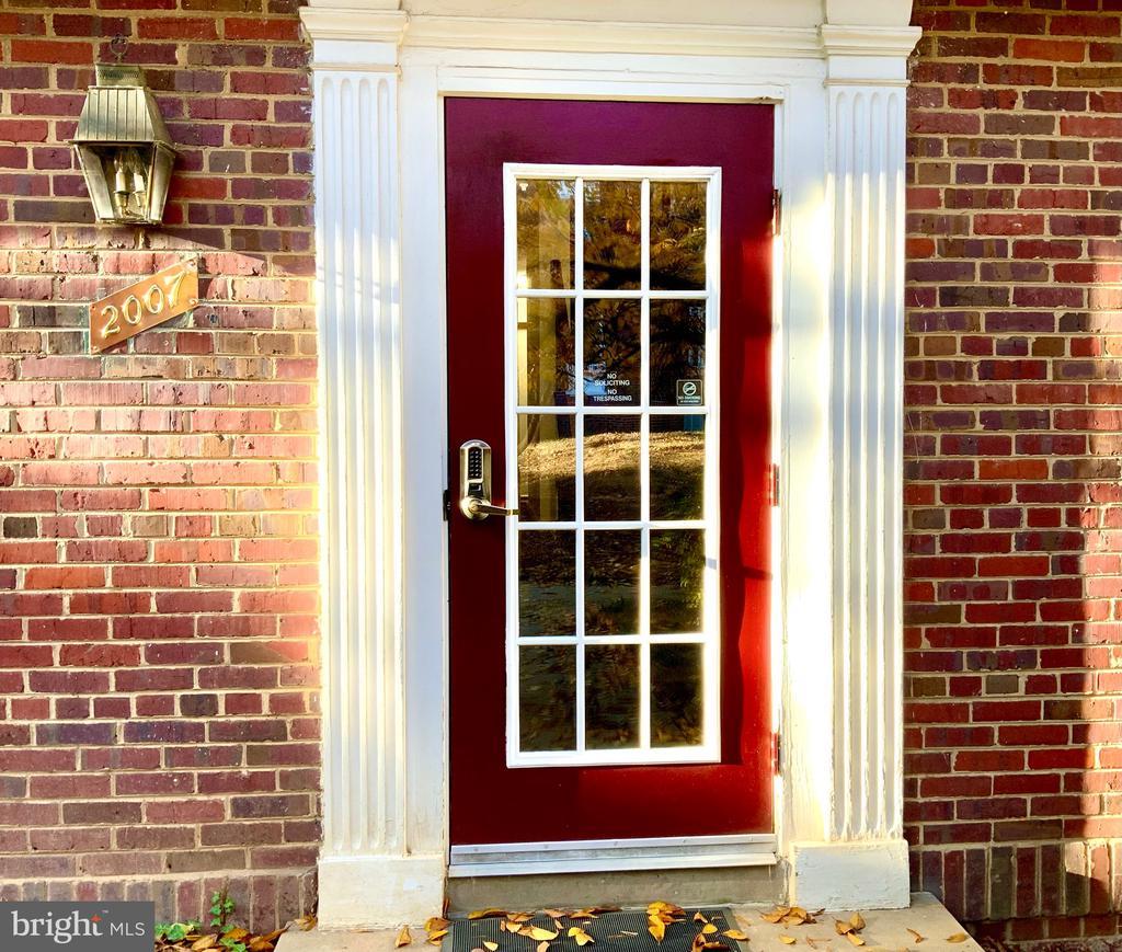 2007 Key Blvd #589, ARLINGTON