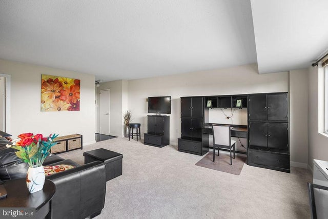 2500 N Van Dorn St #517, Alexandria