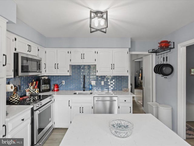 2643 Centennial Ct, Alexandria