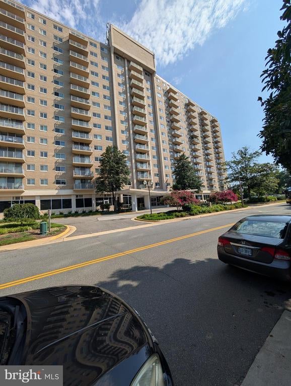 1225 Martha Custis Dr #704, Alexandria