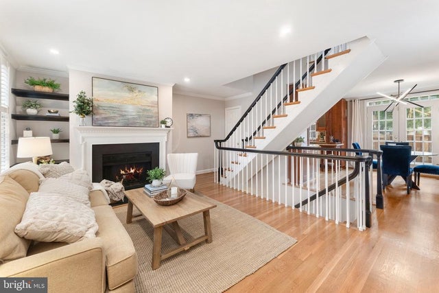 1310 Seaport Ln, Alexandria
