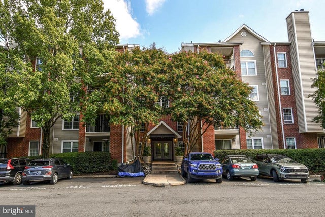 3315 Wyndham Cir #1223, Alexandria