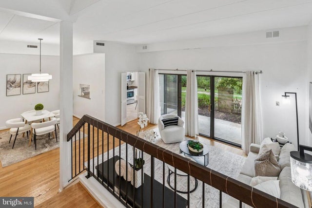 102 Roberts Ln #100, Alexandria