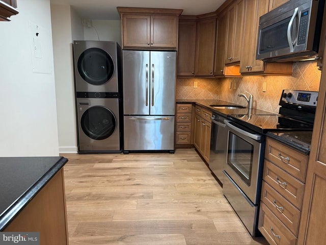 309 Yoakum Pkwy #1218, Alexandria