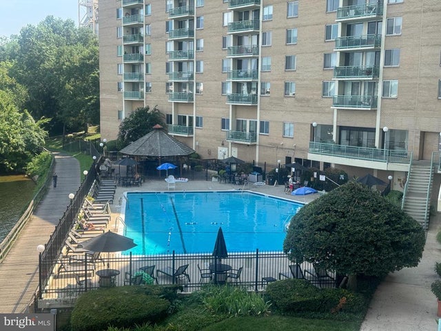 501 Slaters Ln #102, Alexandria