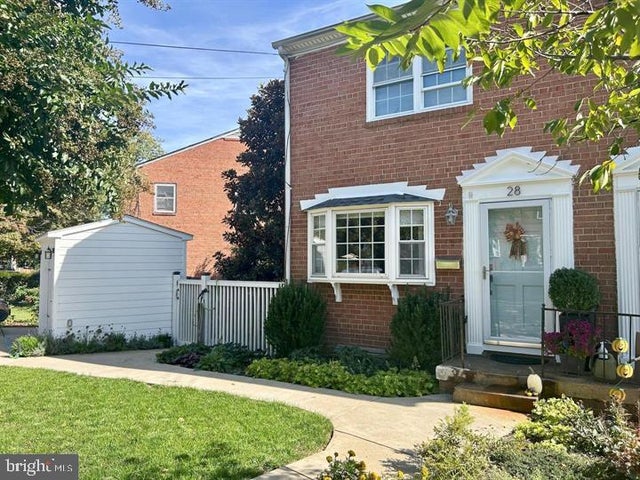 28 Garden Dr, Alexandria