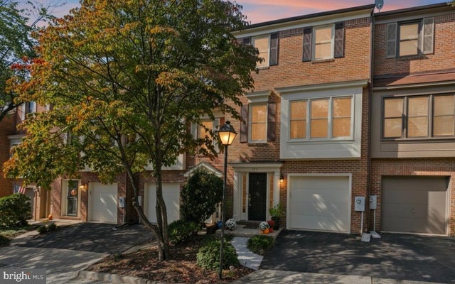 3811 Usher Ct, Alexandria