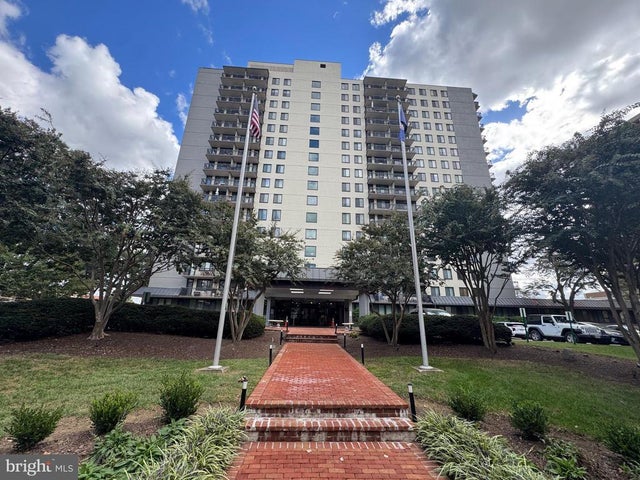 801 N Pitt St #401, Alexandria