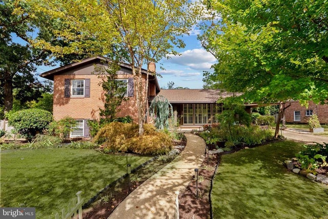 917 Crestwood Dr, Alexandria