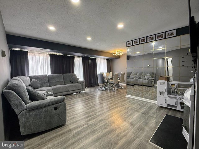 5831 Quantrell Ave #505, Alexandria