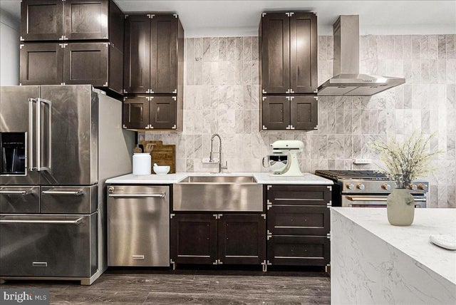 625 Slaters Ln #g4, Alexandria