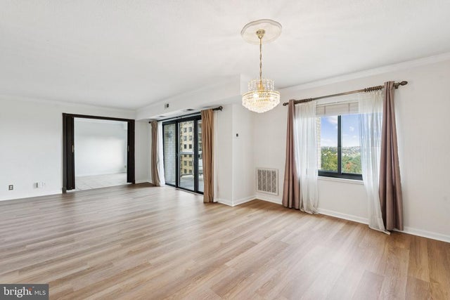 205 Yoakum Pkwy #823, Alexandria