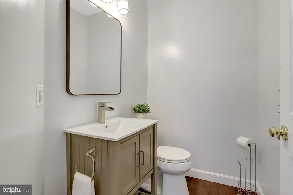 954 Harrison Cir, ALEXANDRIA