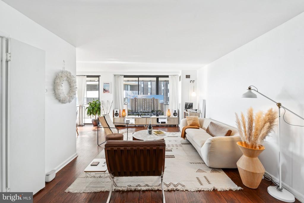 250 S Reynolds St #703, ALEXANDRIA