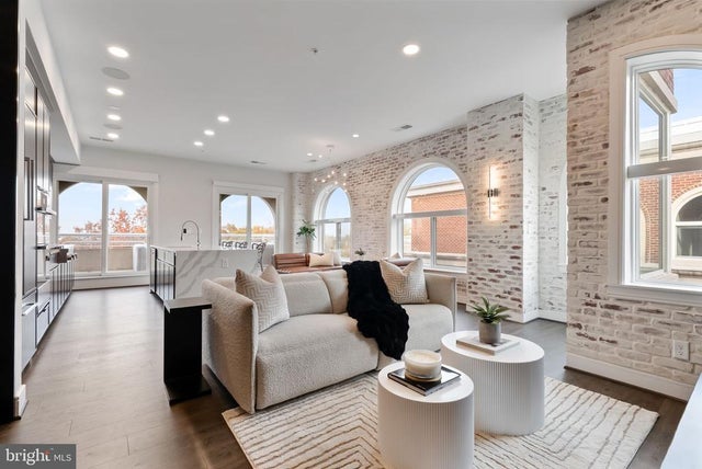 625 Slaters Ln #402, Alexandria