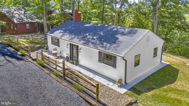 440 Redbud Ln, Bluemont