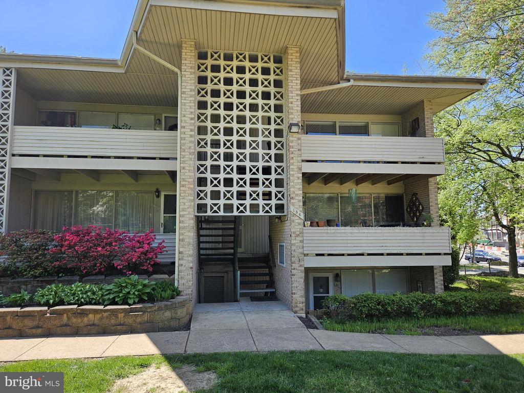 156 Haycock Rd #a-6, FALLS CHURCH