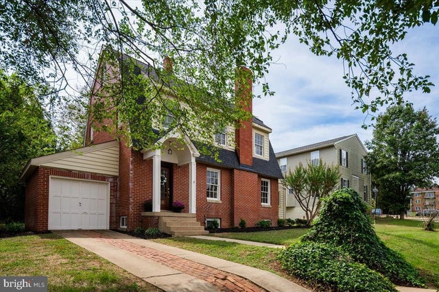 918 William St, Fredericksburg