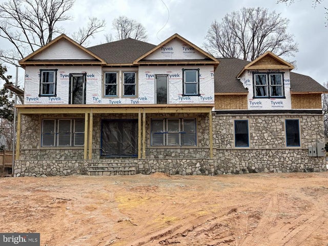 9900 Barbara Ann Ln, Fairfax