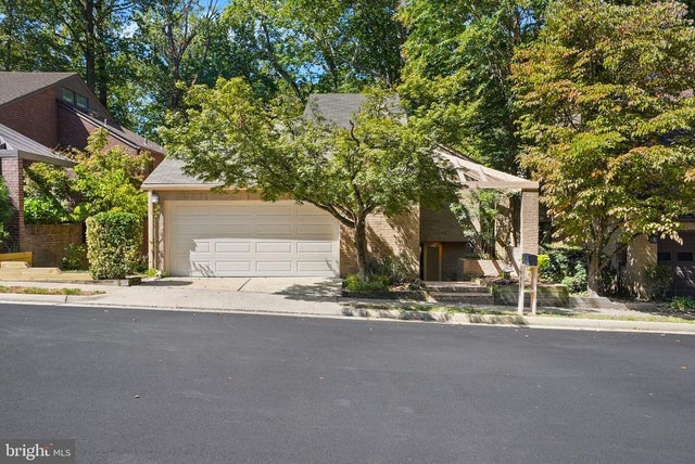 9904 Great Oaks Way, FAIRFAX