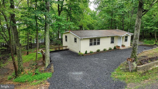 303 Fox Trl, Winchester