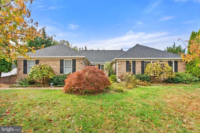 212 Fairfield Dr, Winchester