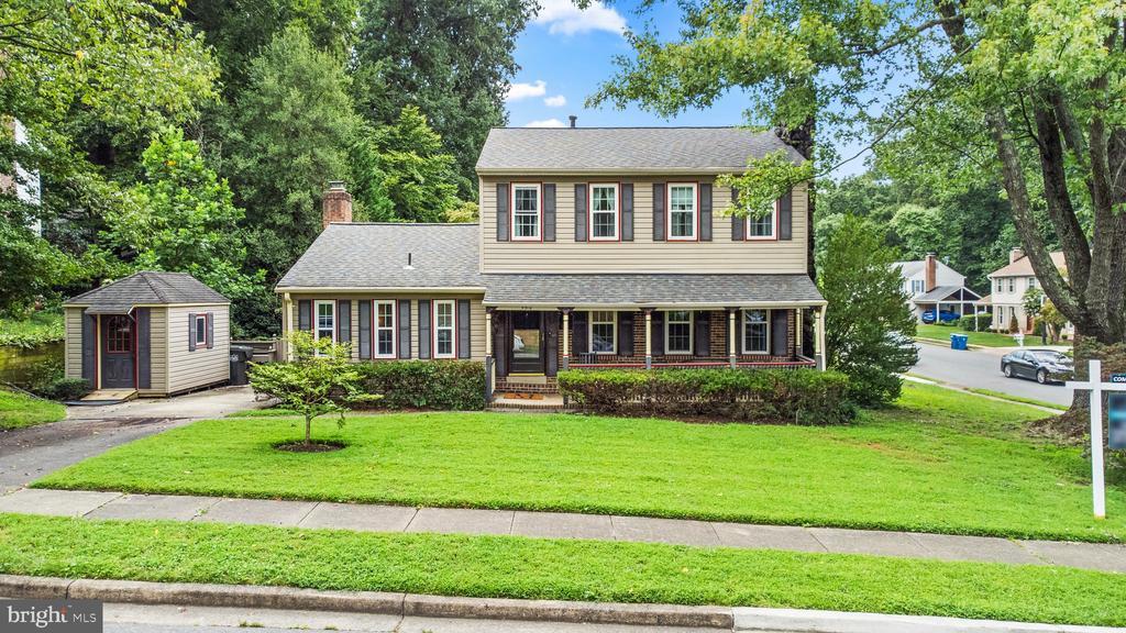 Home for Sale at 5910 Crossin Ct, BURKE, Colonial Property Listing MLS